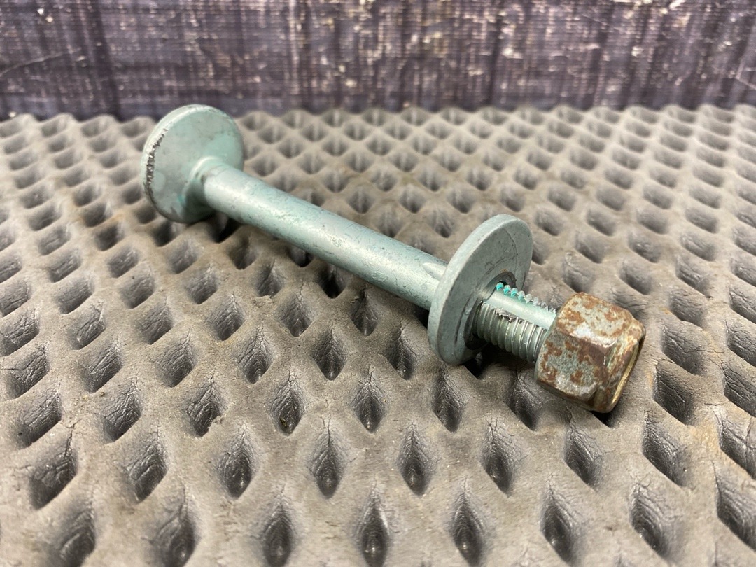 Болт развальный, 615 рублей, Красноярск