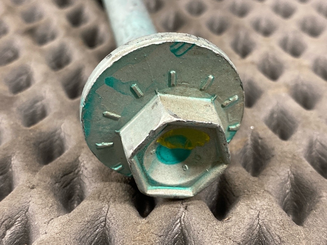 Болт развальный, 615 рублей, Красноярск