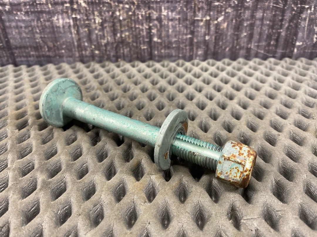 Болт развальный, 615 рублей, Красноярск