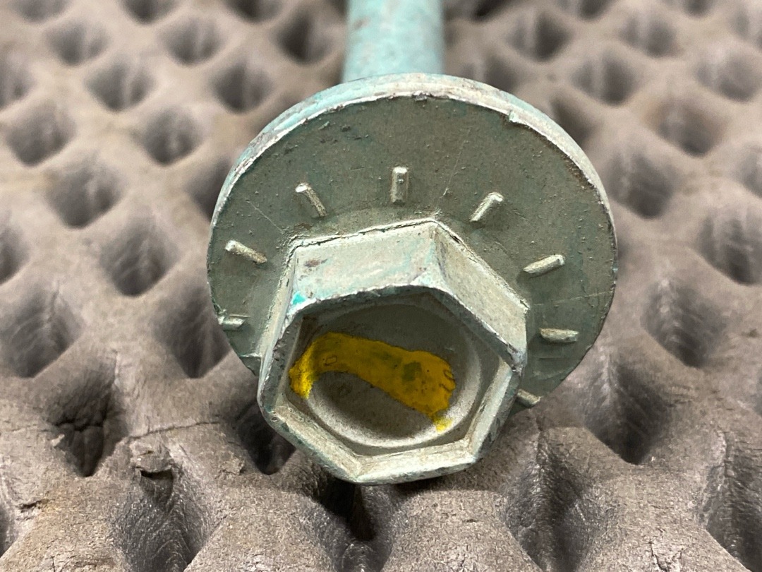 Болт развальный, 615 рублей, Красноярск