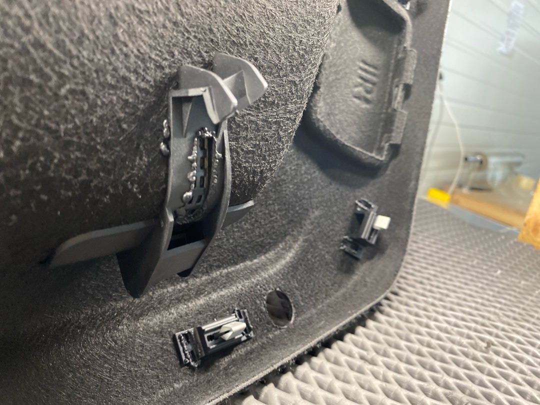 Обшивка крышки багажника, 1940 рублей, Красноярск