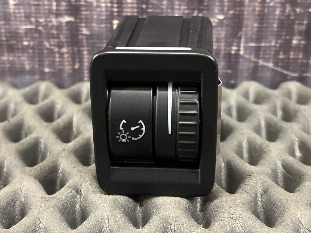 Кнопка яркости подсветки, 520 рублей, Красноярск