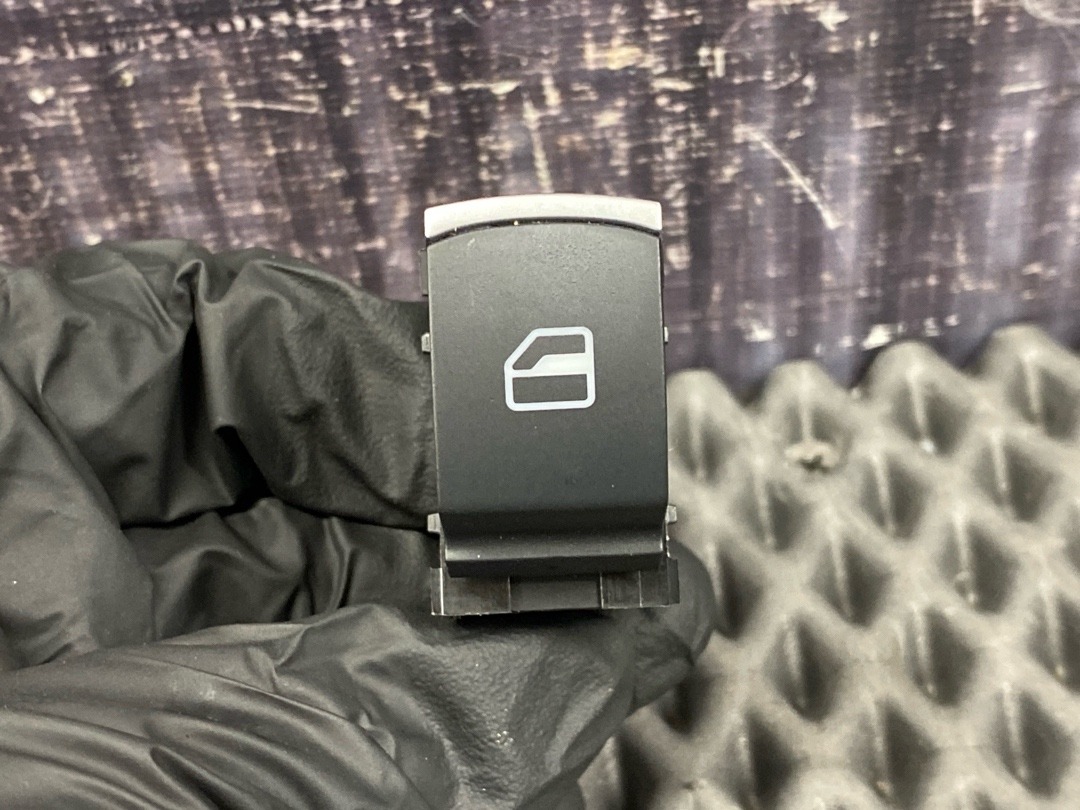 Кнопка стеклоподъемника, 620 рублей, Красноярск