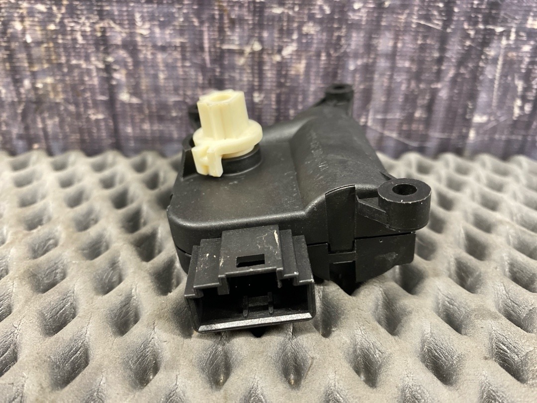 Мотор заслонки печки, 1470 рублей, Красноярск