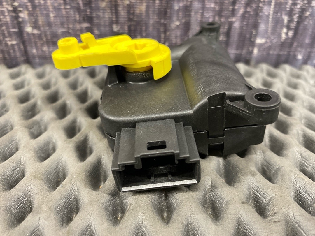 Мотор заслонки печки, 1470 рублей, Красноярск