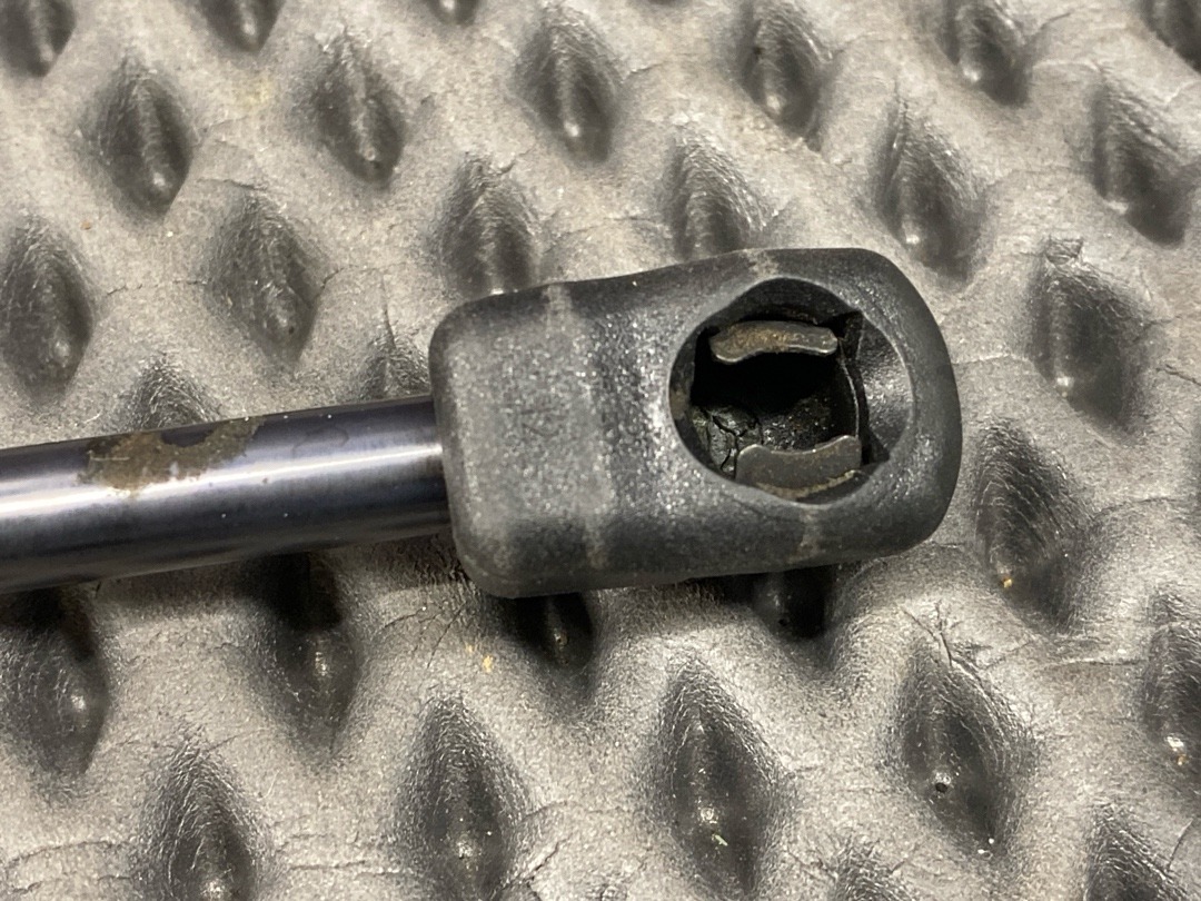 Амортизатор капота, 1040 рублей, Красноярск