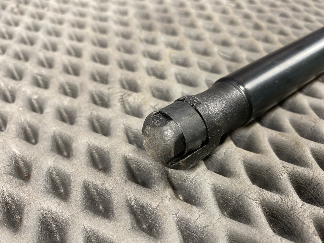 Амортизатор капота, 1040 рублей, Красноярск