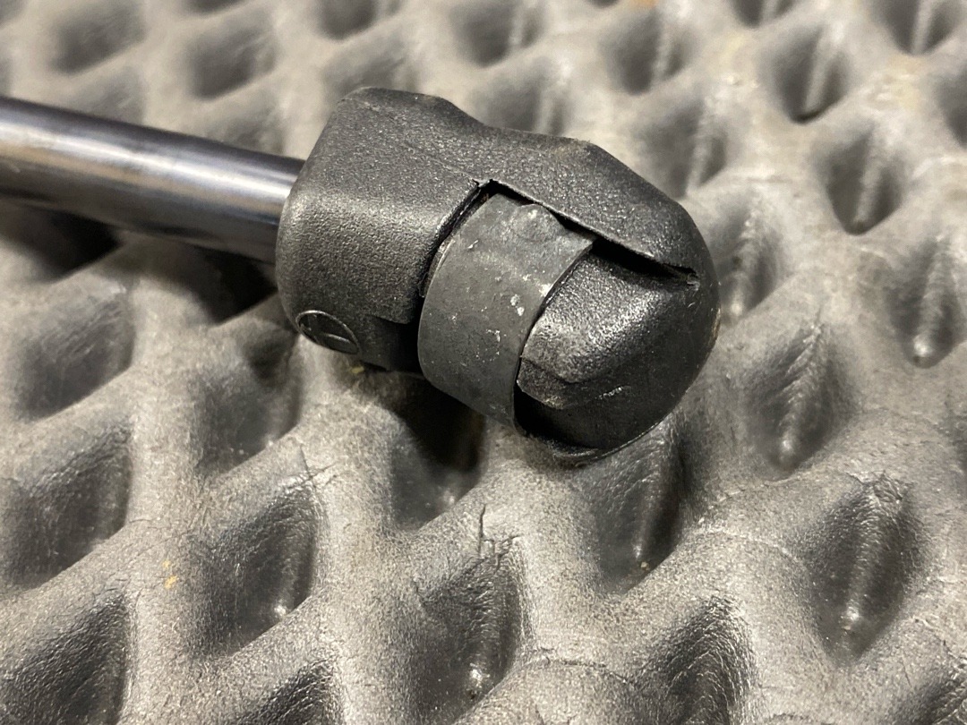 Амортизатор капота, 1040 рублей, Красноярск