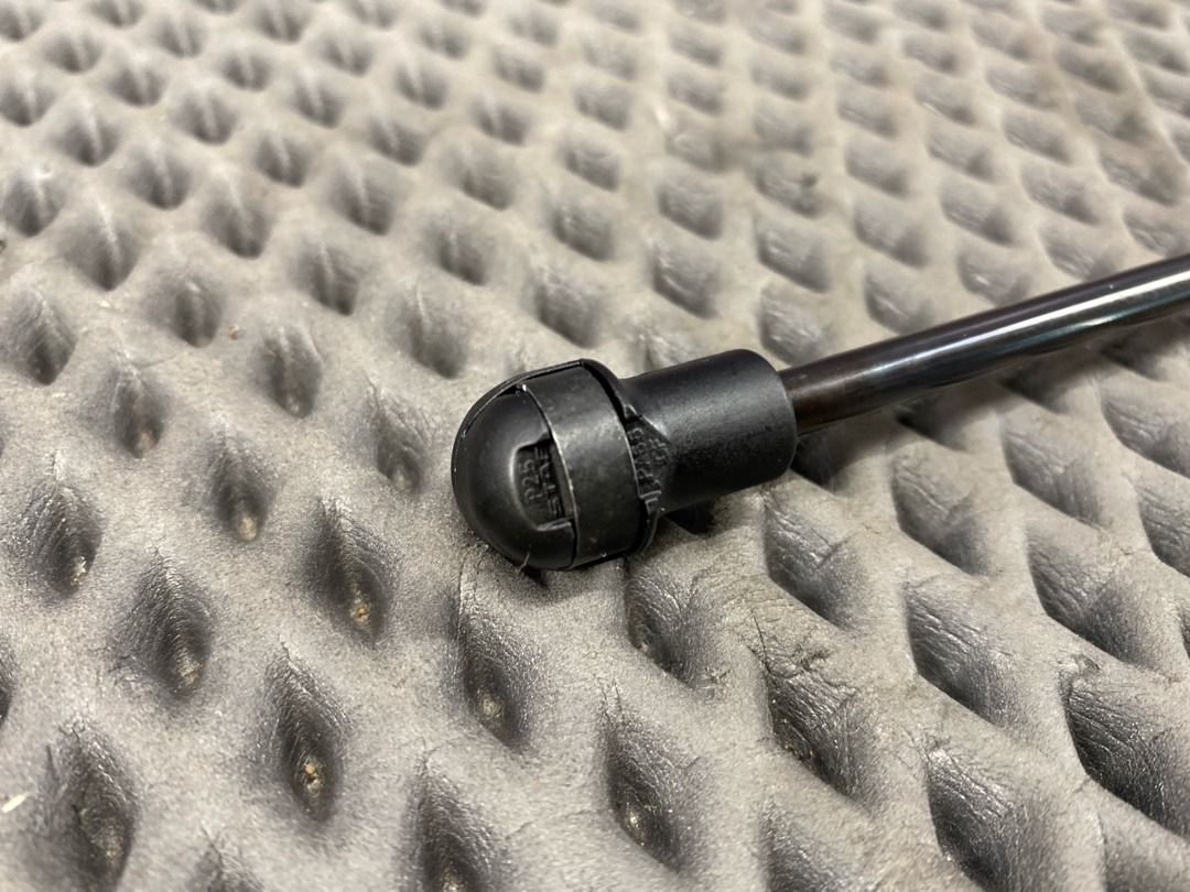 Амортизатор багажника, 1010 рублей, Красноярск