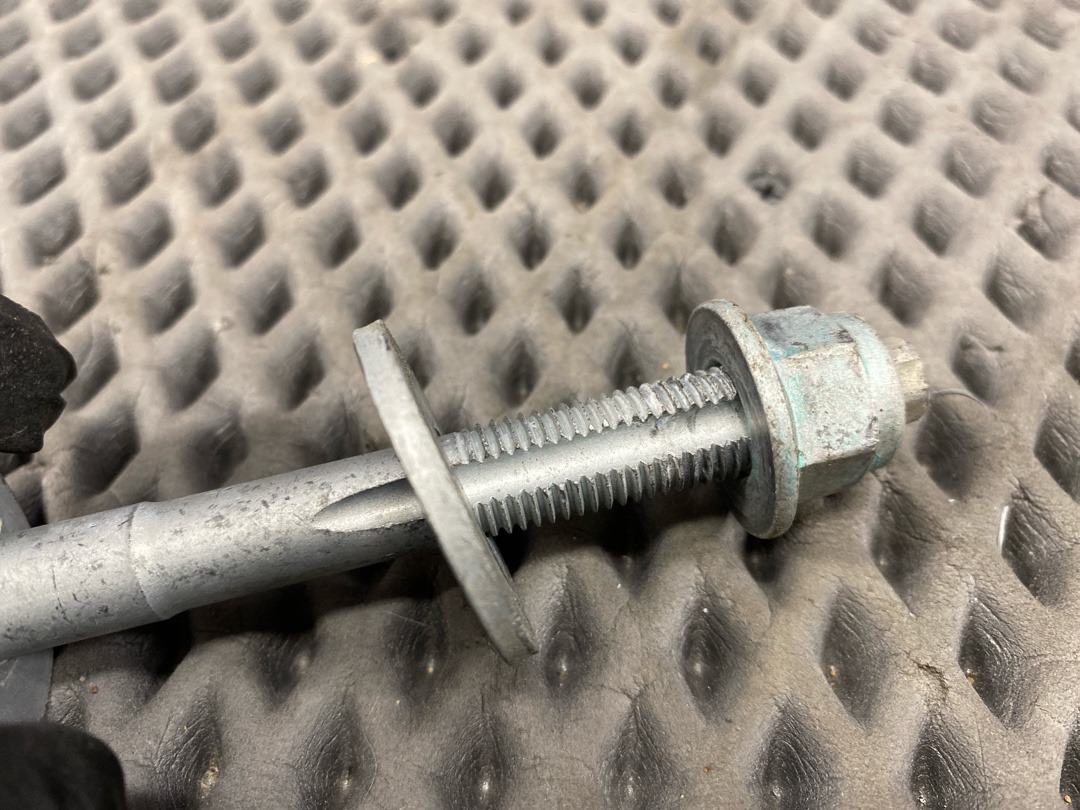 Болт развальный, 710 рублей, Красноярск