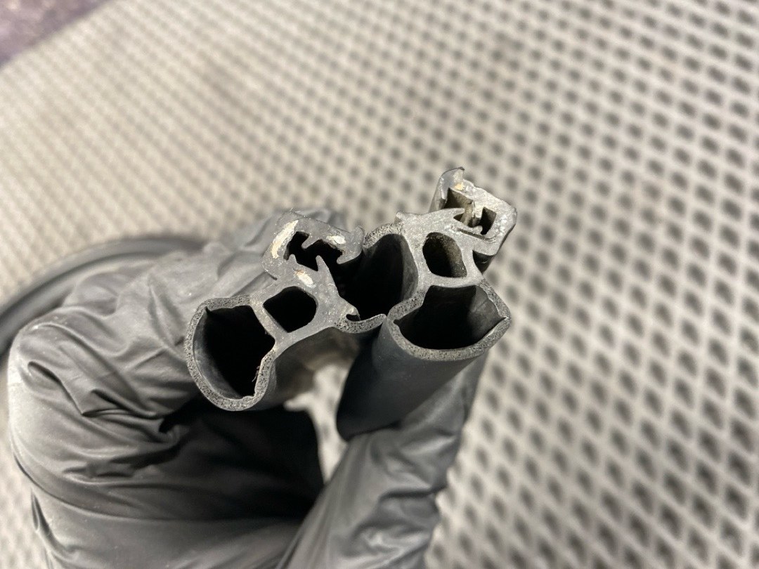 Подкапотный уплотнитель, 2960 рублей, Красноярск