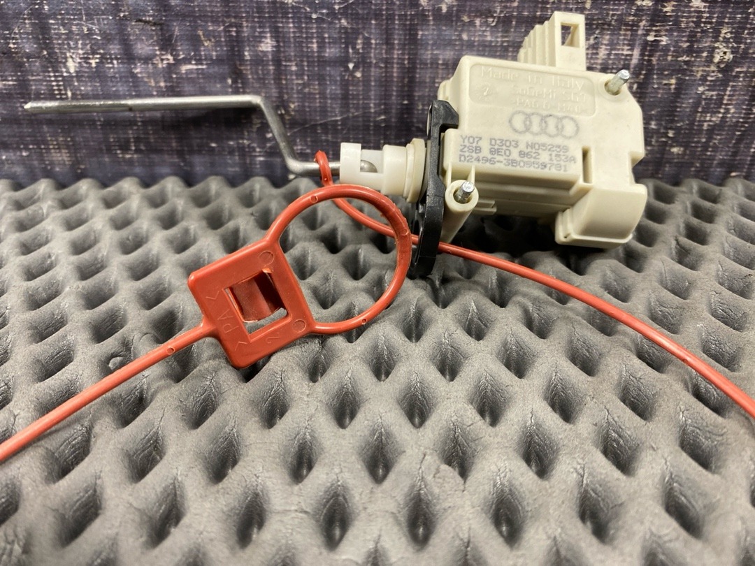 Замок лючка бензобака, 930 рублей, Красноярск