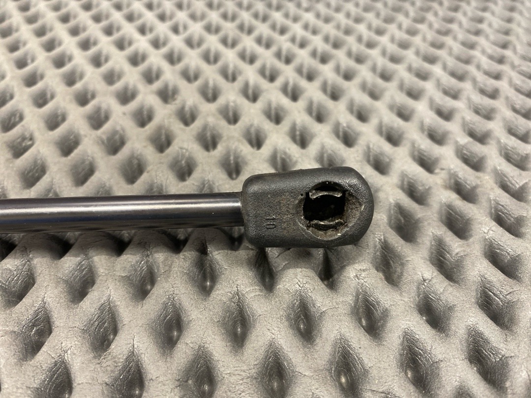 Амортизатор багажника, 650 рублей, Красноярск