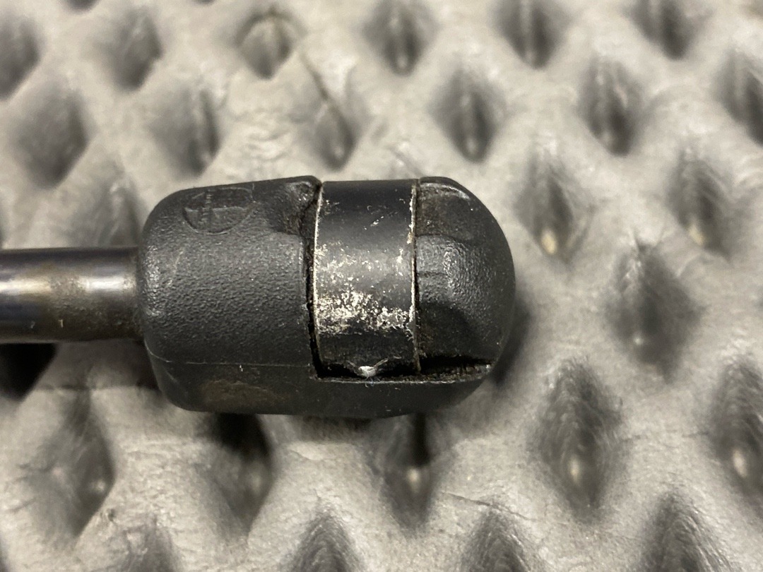 Амортизатор багажника, 650 рублей, Красноярск