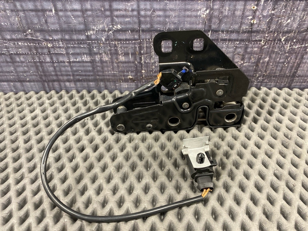 Замок капота, 1920 рублей, Красноярск