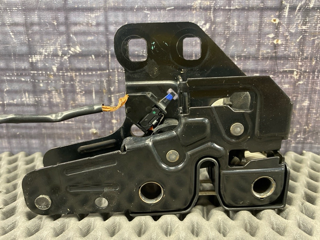 Замок капота, 1920 рублей, Красноярск