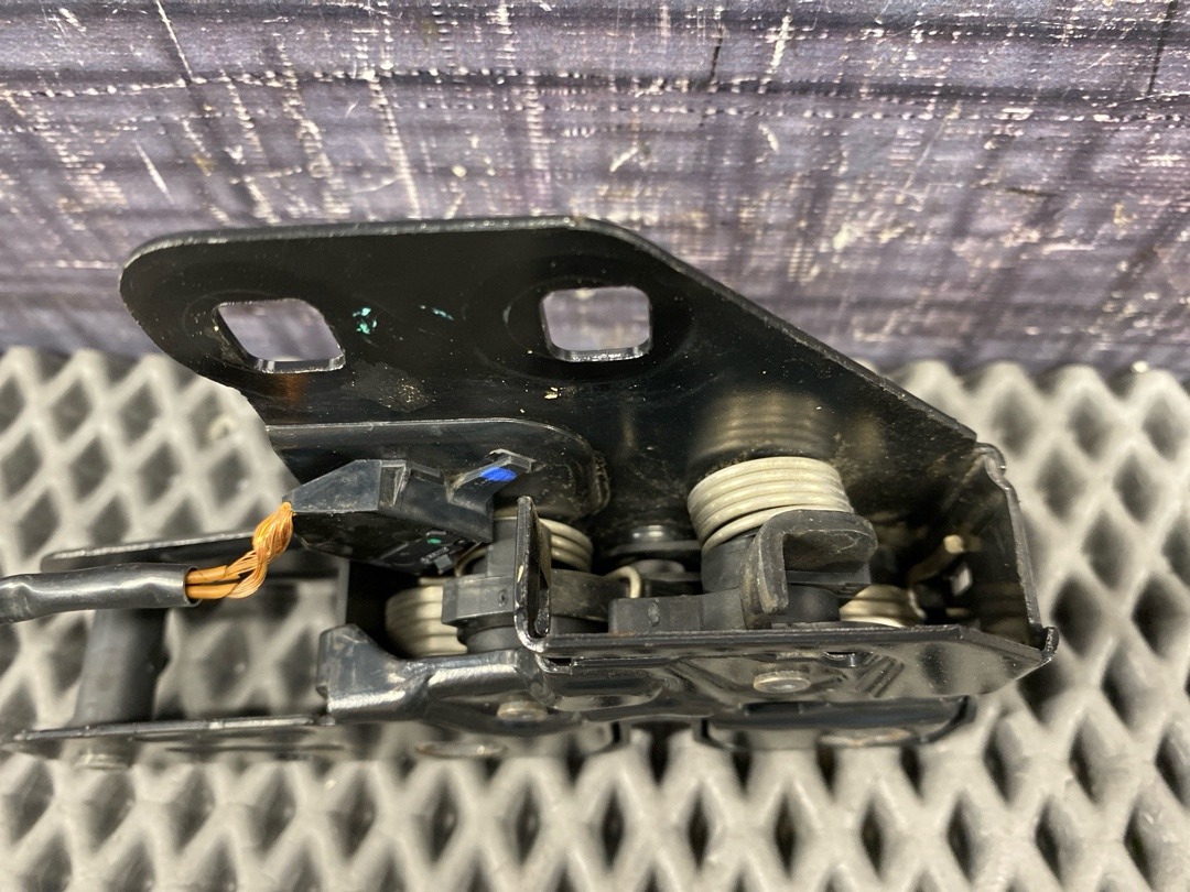 Замок капота, 1920 рублей, Красноярск