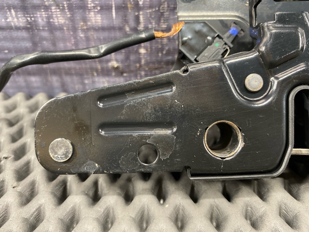 Замок капота, 1920 рублей, Красноярск