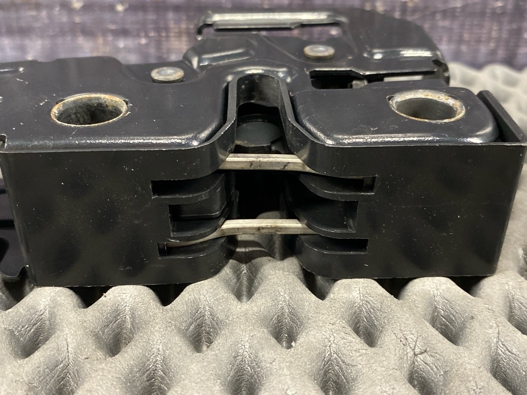 Замок капота, 1920 рублей, Красноярск