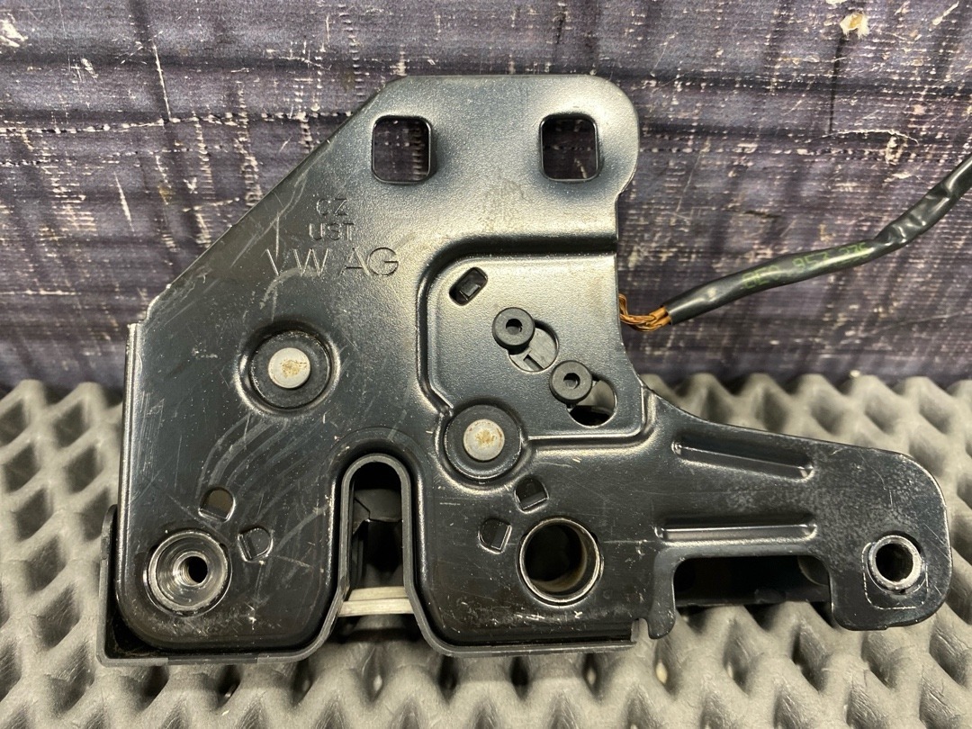 Замок капота, 1920 рублей, Красноярск