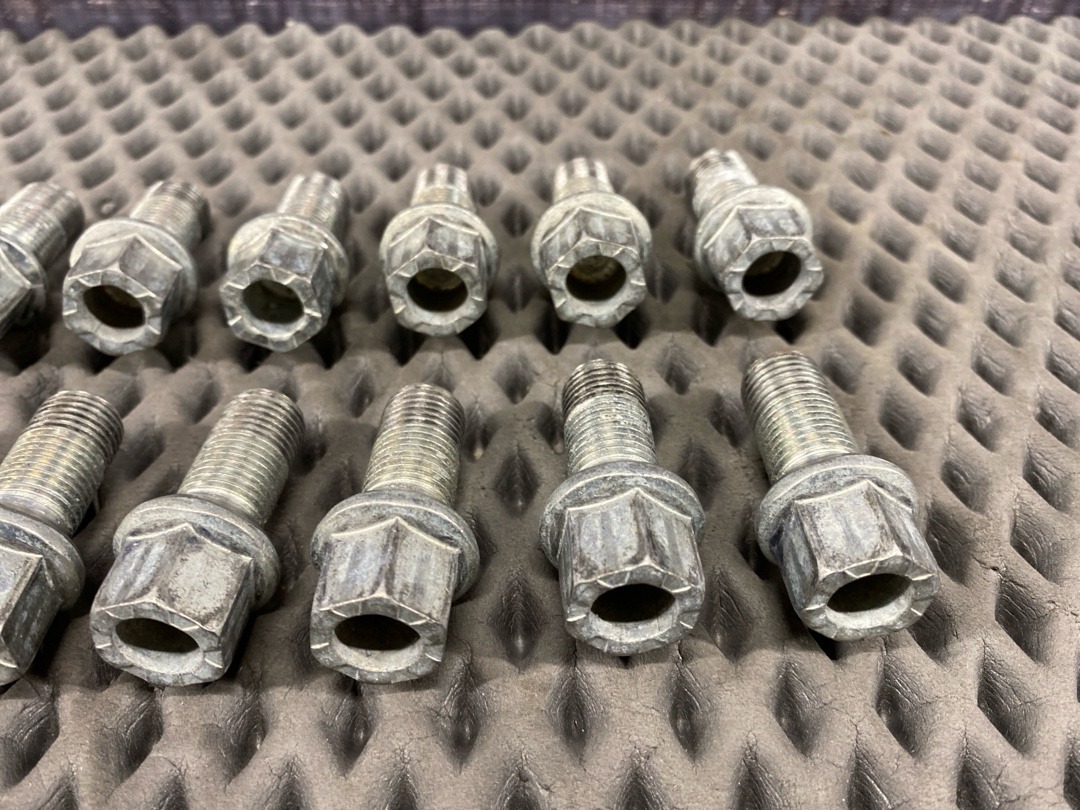 Комплект колесных болтов, 3210 рублей, Красноярск