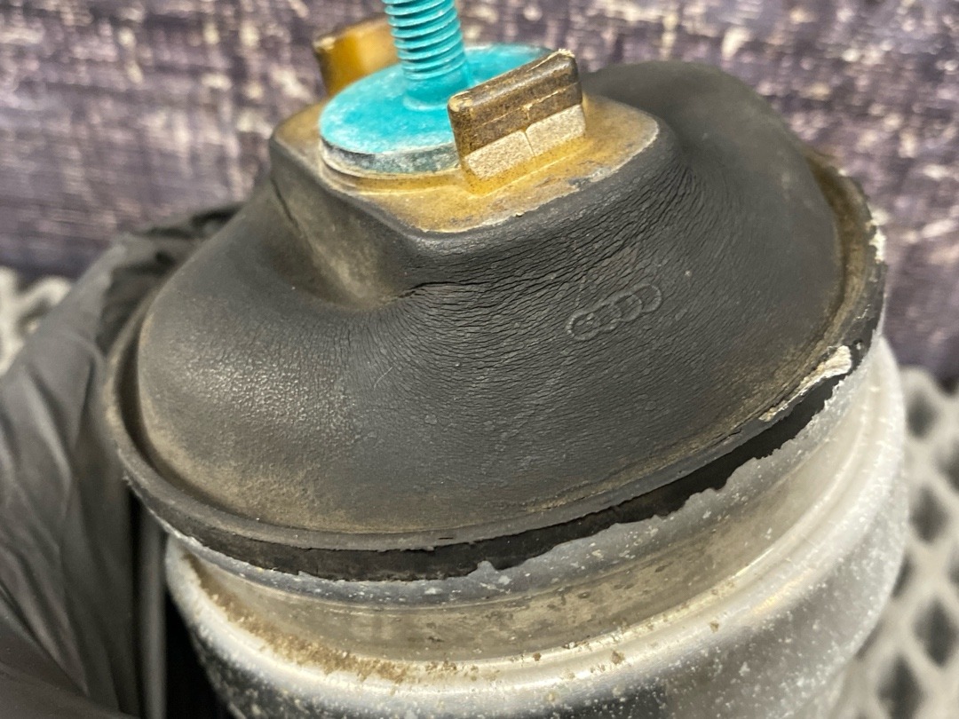 Подушка двигателя, 4240 рублей, Красноярск