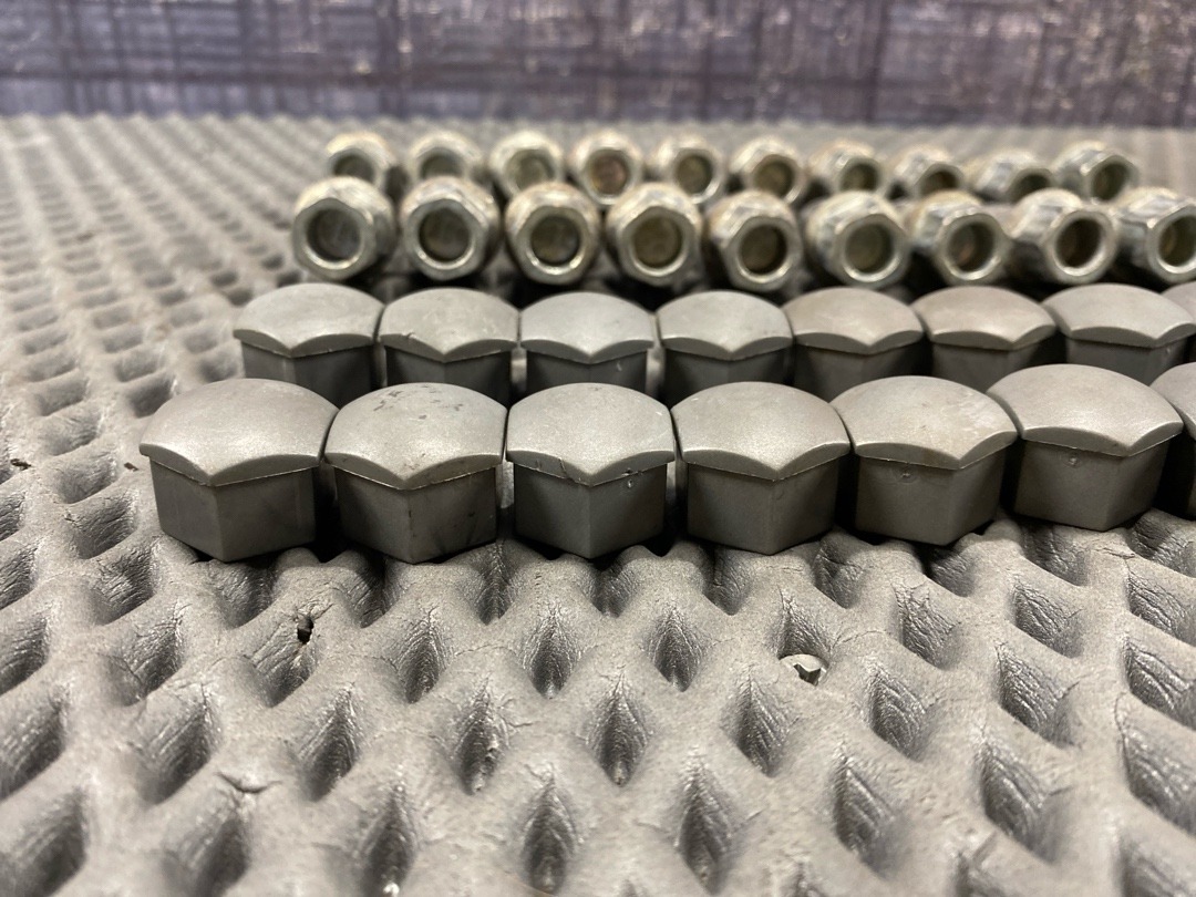 Комплект колесных болтов, 3340 рублей, Красноярск