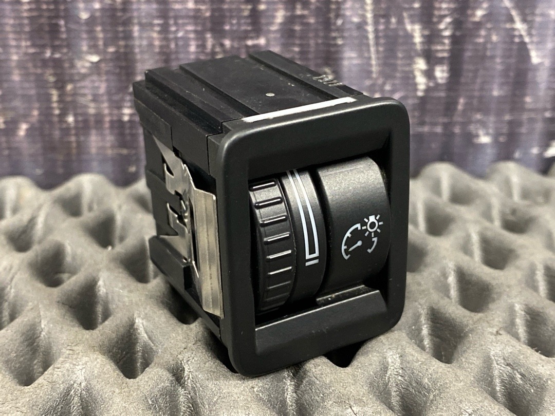 Кнопка яркости подсветки, 520 рублей, Красноярск