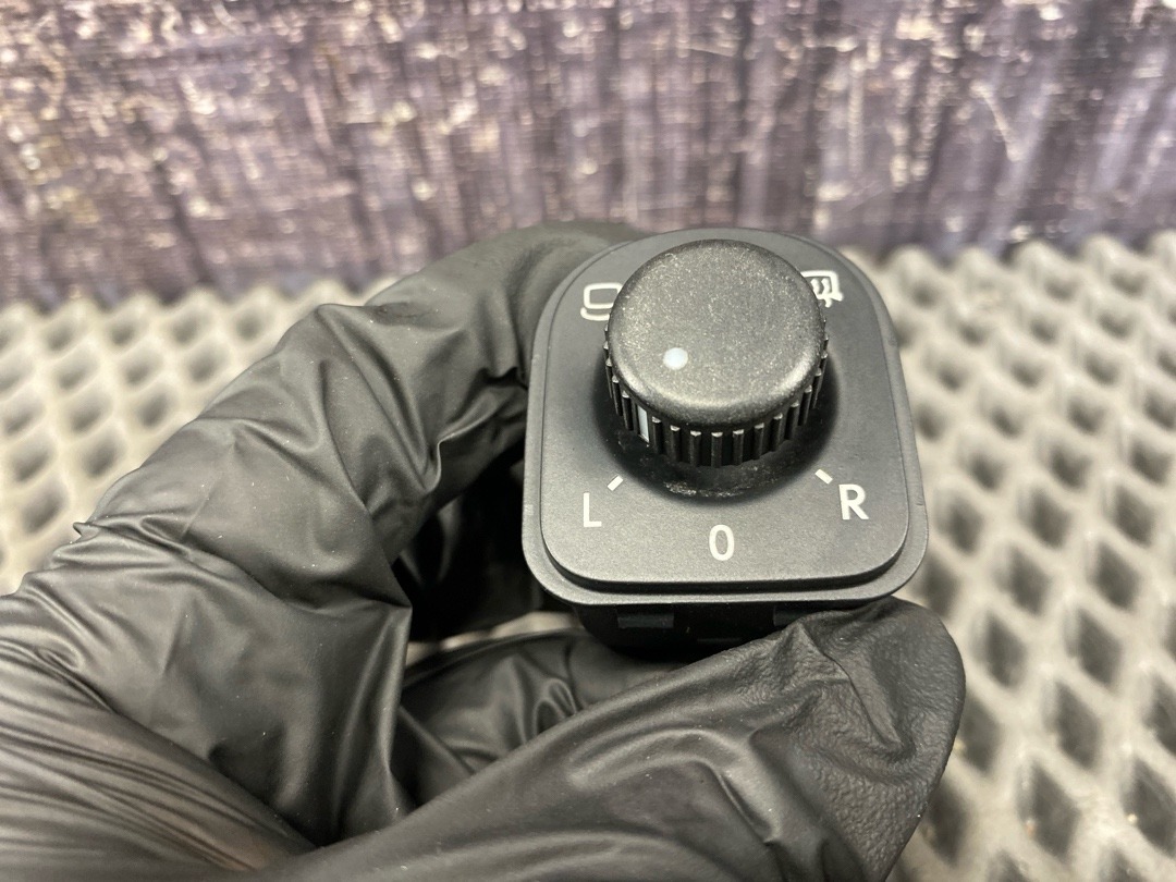 Кнопка регулировки зеркал, 1420 рублей, Красноярск