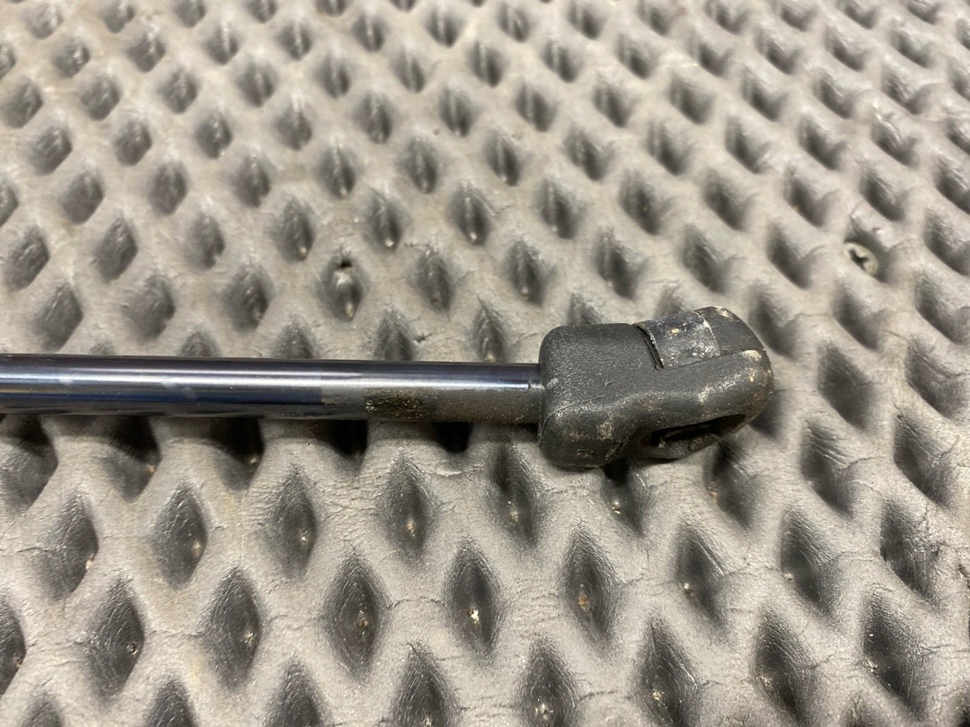 Амортизатор капота, 1210 рублей, Красноярск