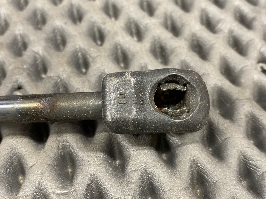 Амортизатор капота, 1210 рублей, Красноярск