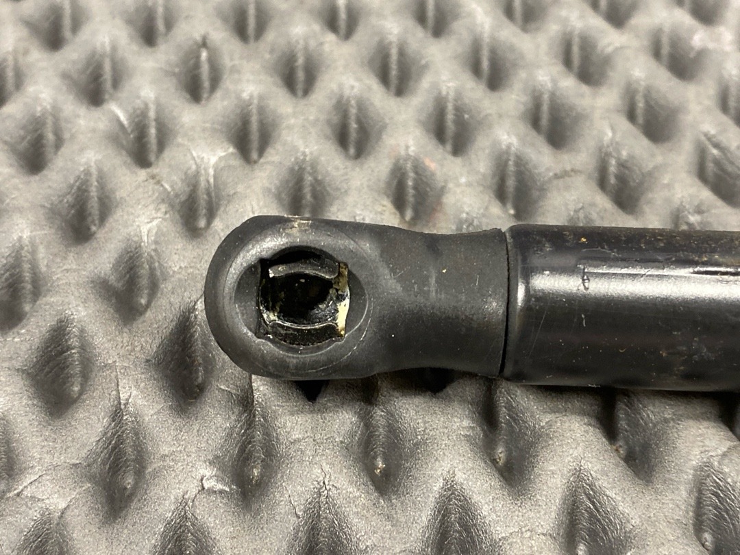 Амортизатор капота, 1210 рублей, Красноярск