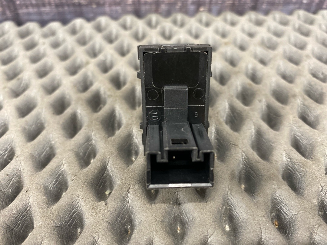 Кнопка стеклоподъемника, 730 рублей, Красноярск