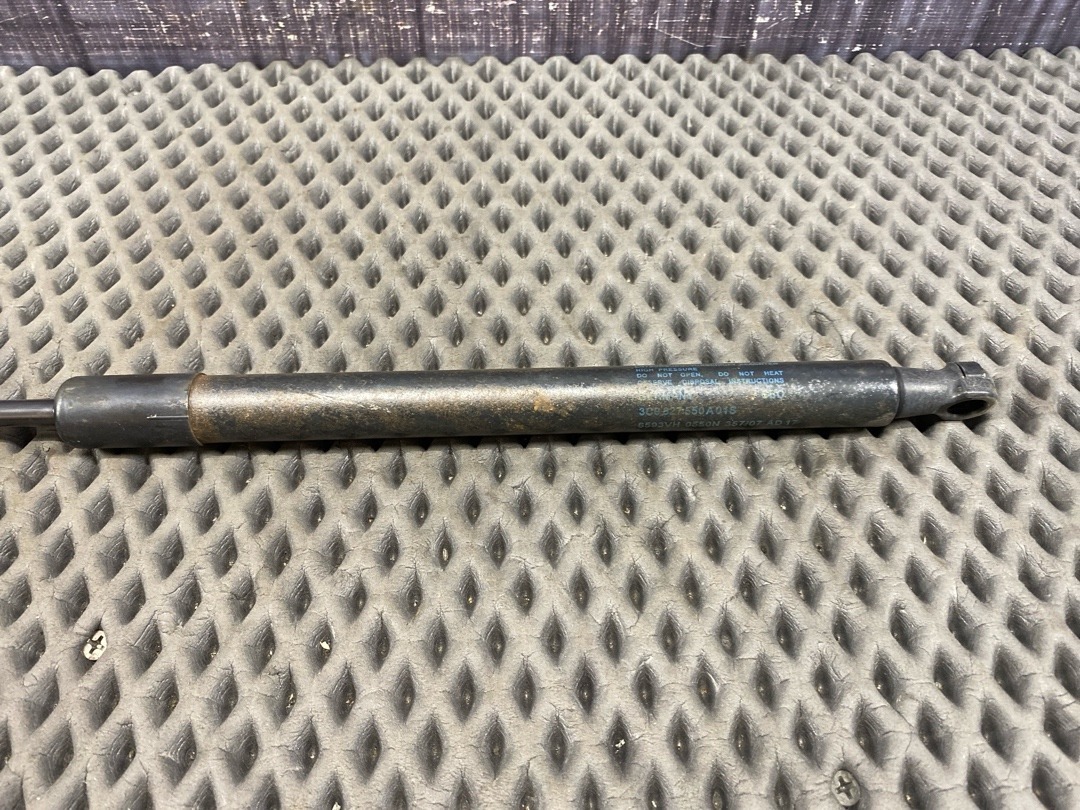 Амортизатор багажника, 880 рублей, Красноярск