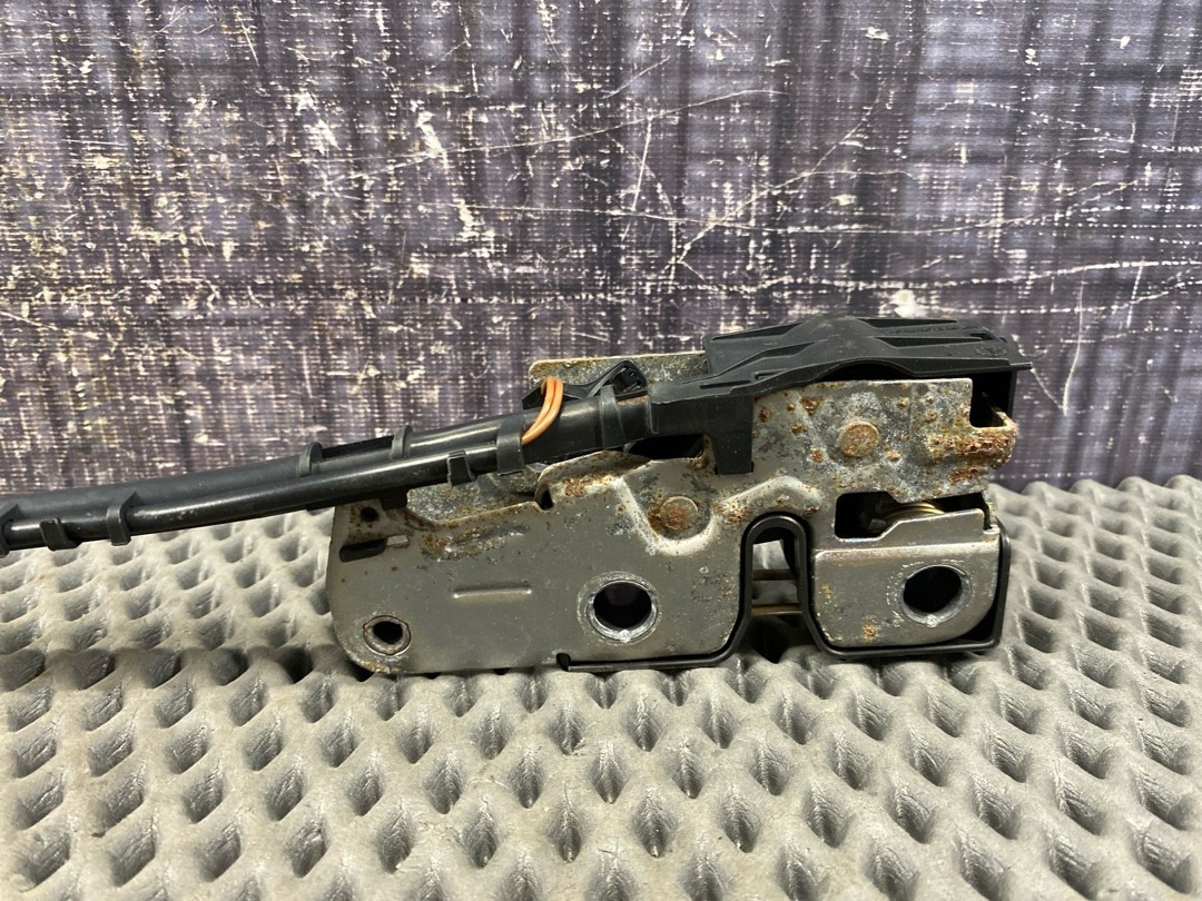 Замок капота, 1390 рублей, Красноярск