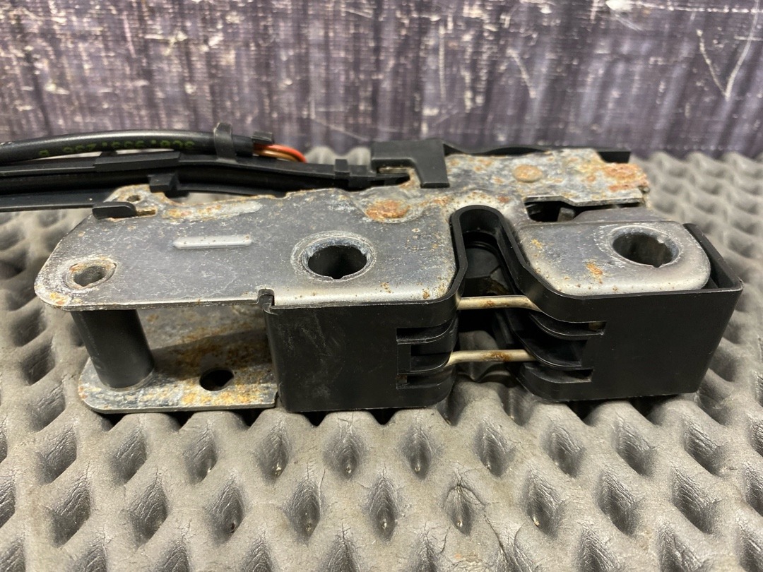 Замок капота, 1390 рублей, Красноярск