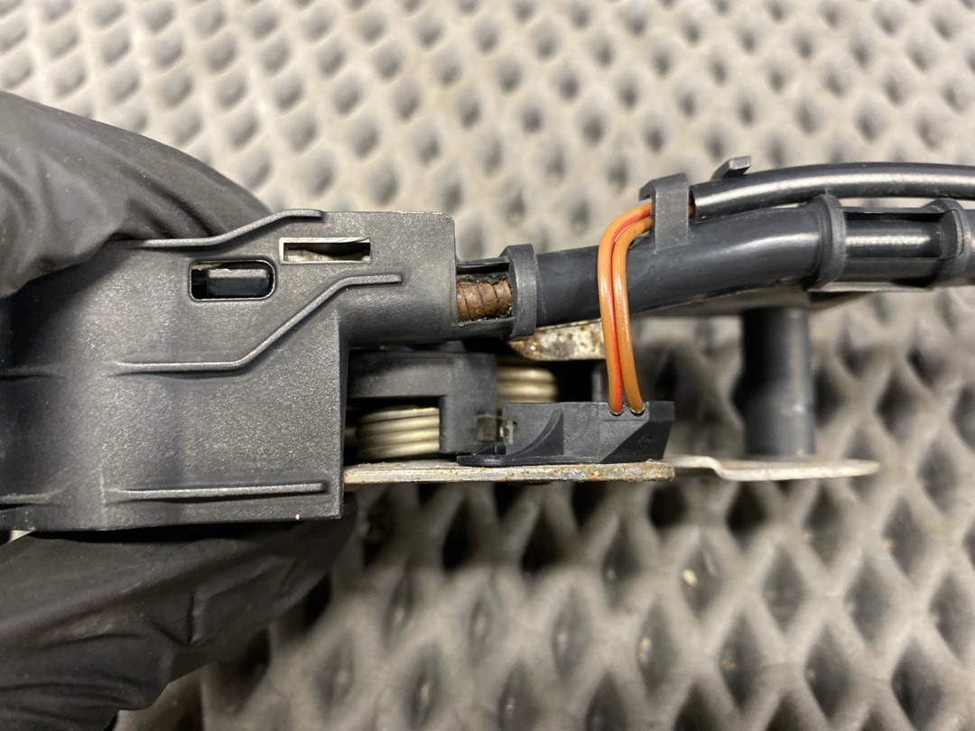 Замок капота, 1390 рублей, Красноярск