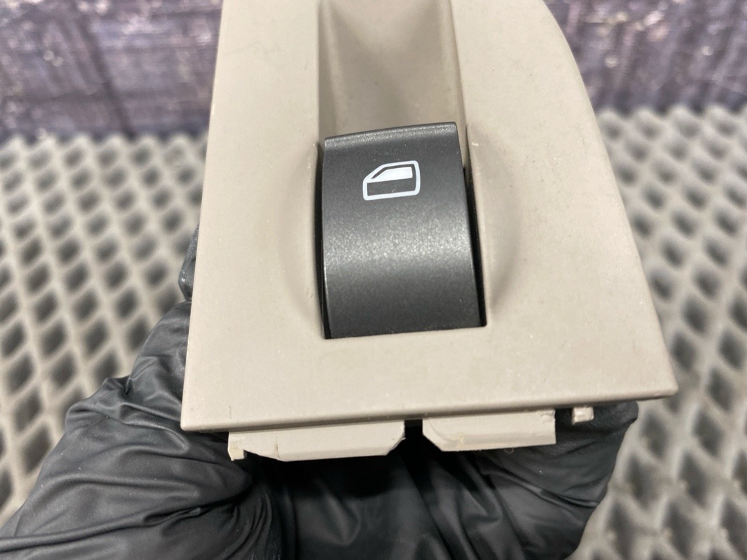 Кнопка стеклоподъемника, 580 рублей, Красноярск