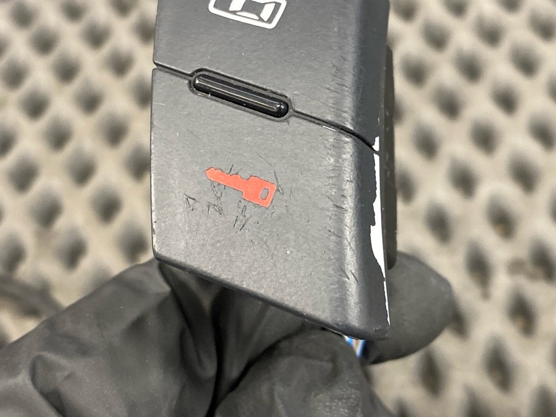 Кнопка центрального замка, 710 рублей, Красноярск