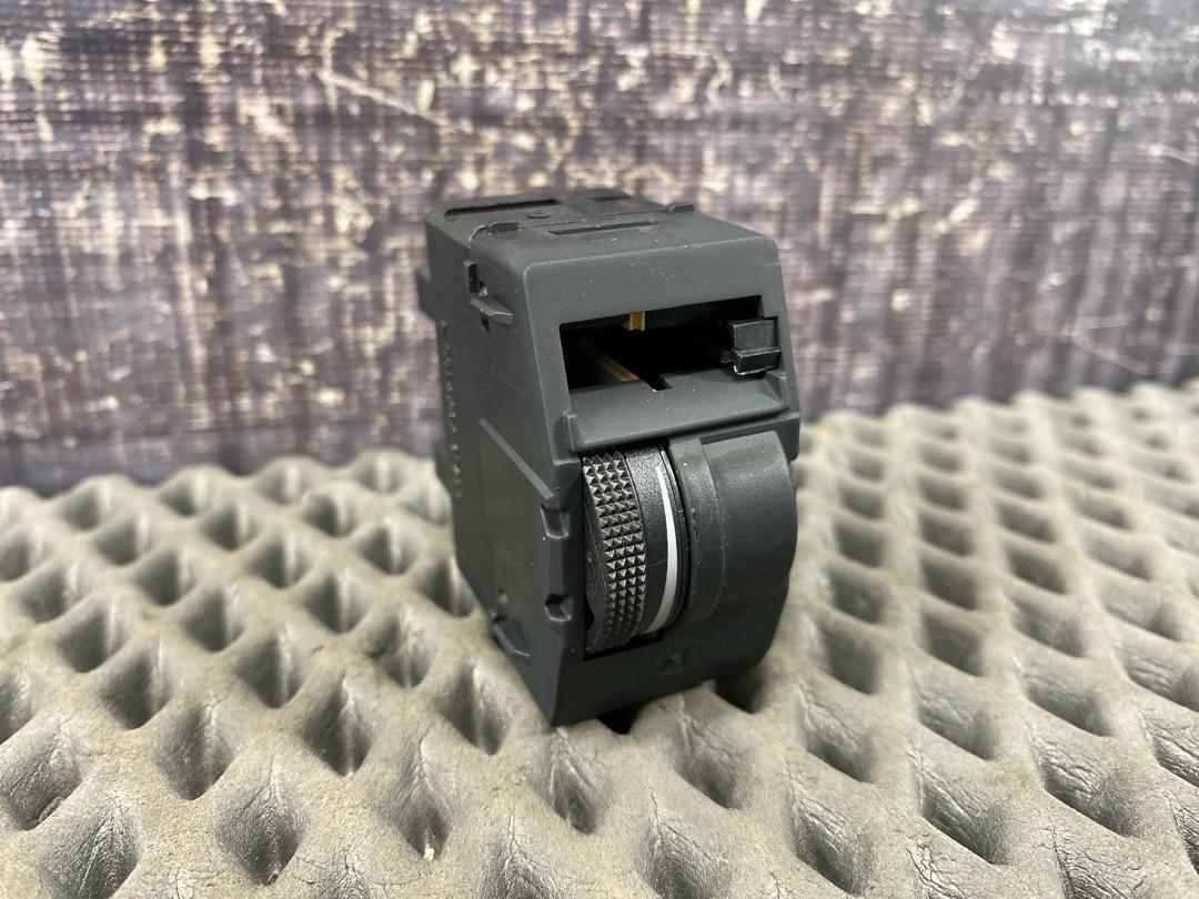 Кнопка яркости подсветки, 460 рублей, Красноярск