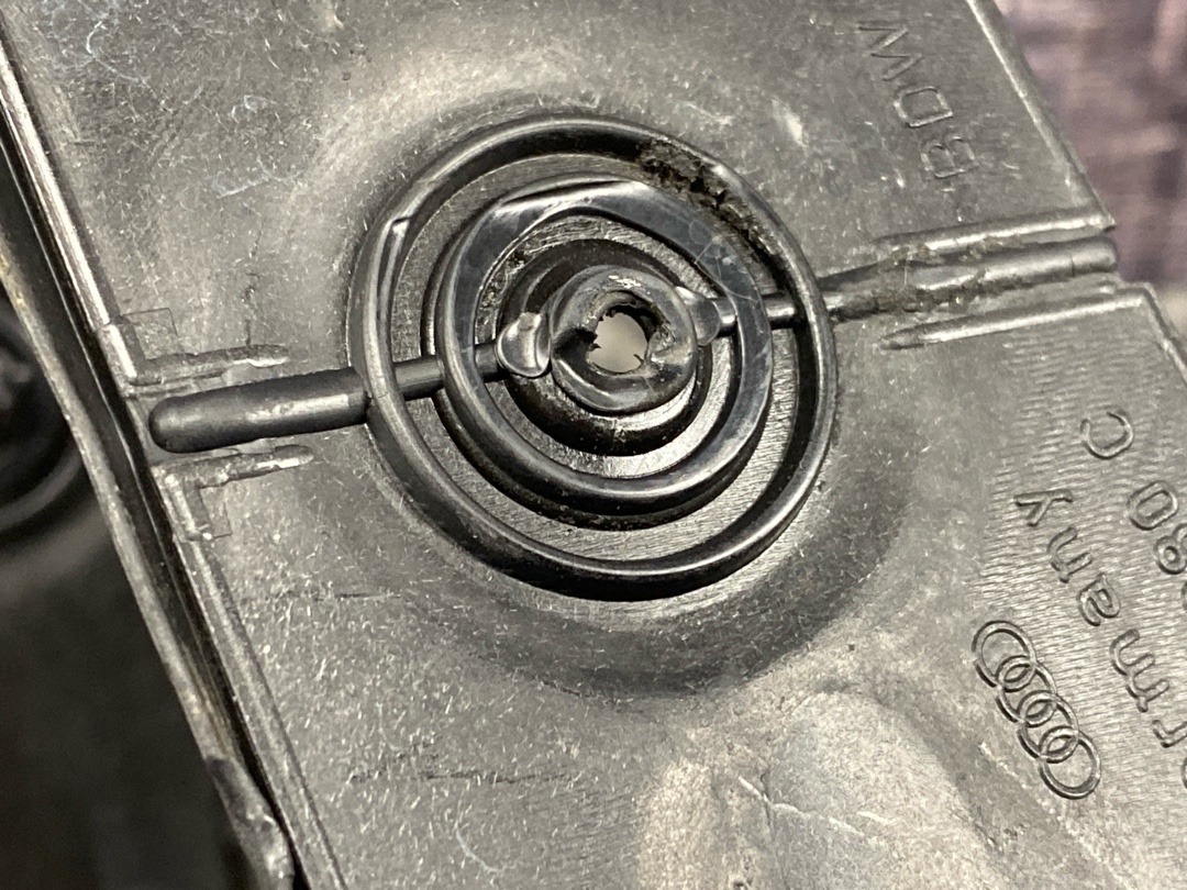 Пластик крышки багажника, 680 рублей, Красноярск