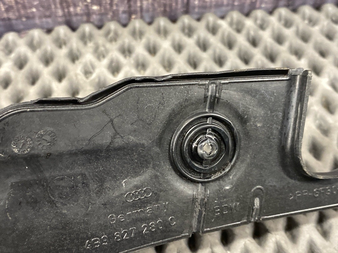 Пластик крышки багажника, 680 рублей, Красноярск