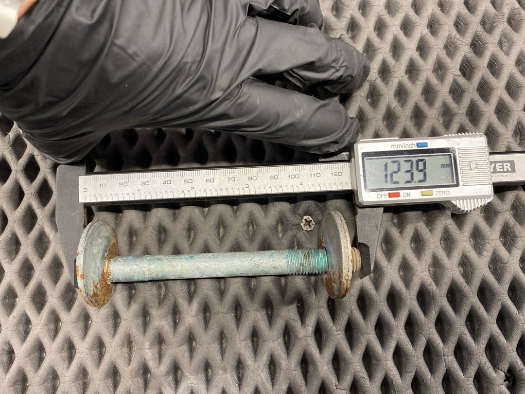 Болт развальный, 780 рублей, Красноярск