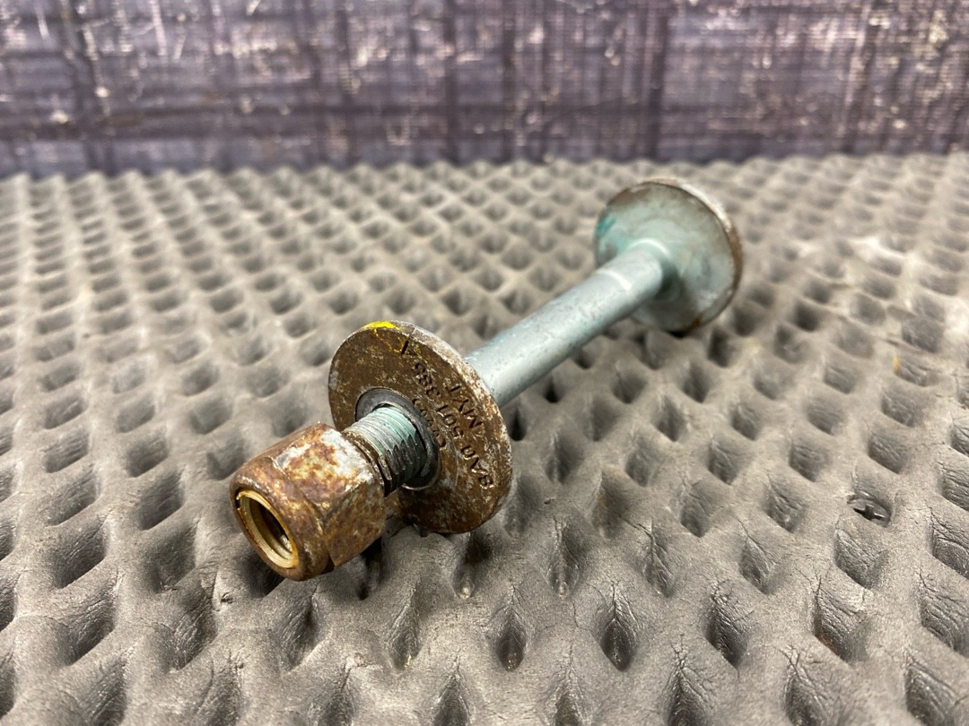 Болт развальный, 780 рублей, Красноярск