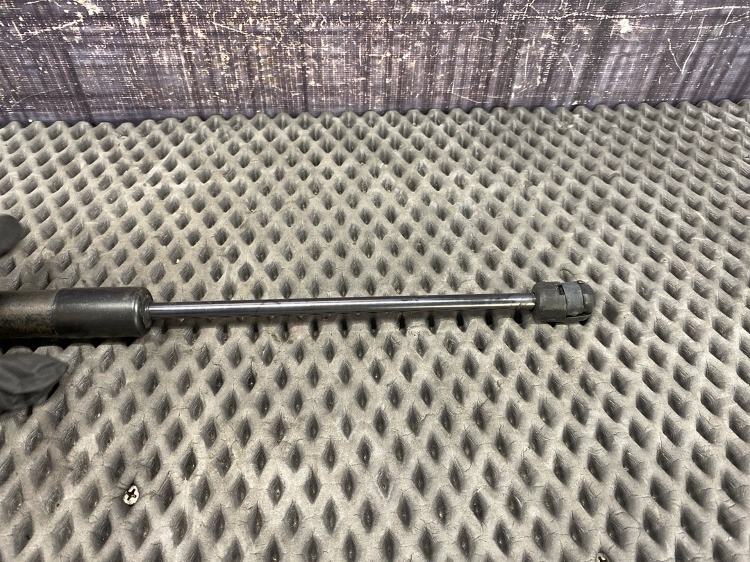 Амортизатор багажника, 870 рублей, Красноярск