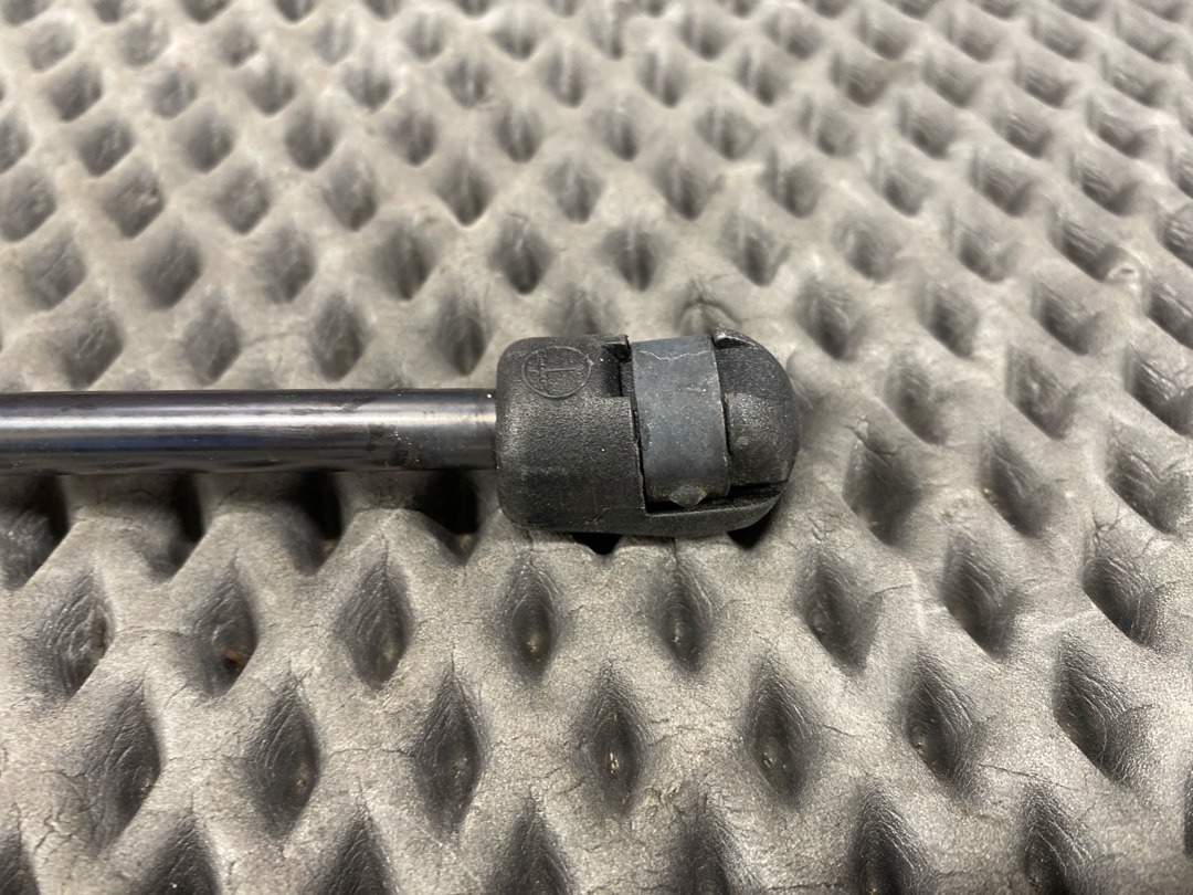 Амортизатор багажника, 870 рублей, Красноярск