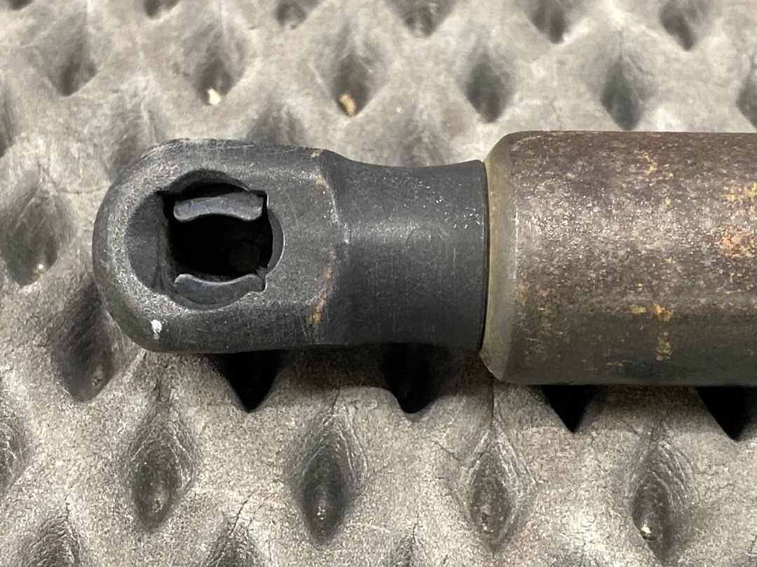 Амортизатор багажника, 870 рублей, Красноярск