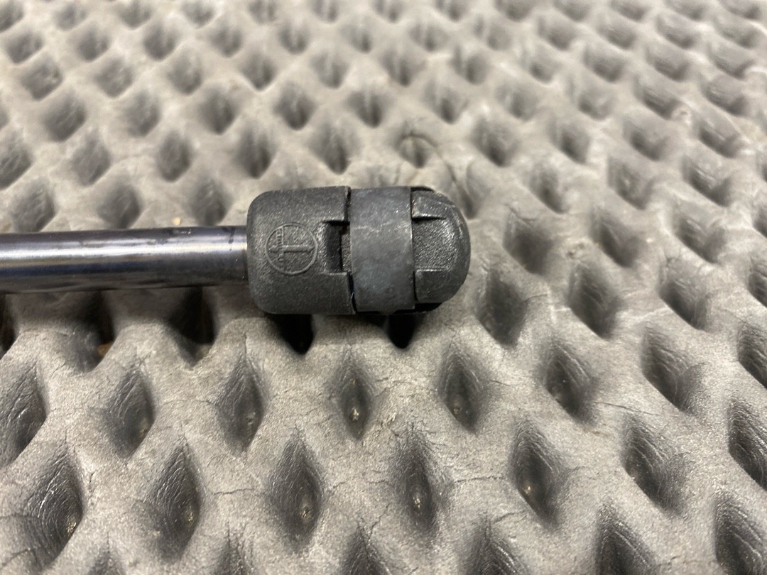 Амортизатор багажника, 870 рублей, Красноярск