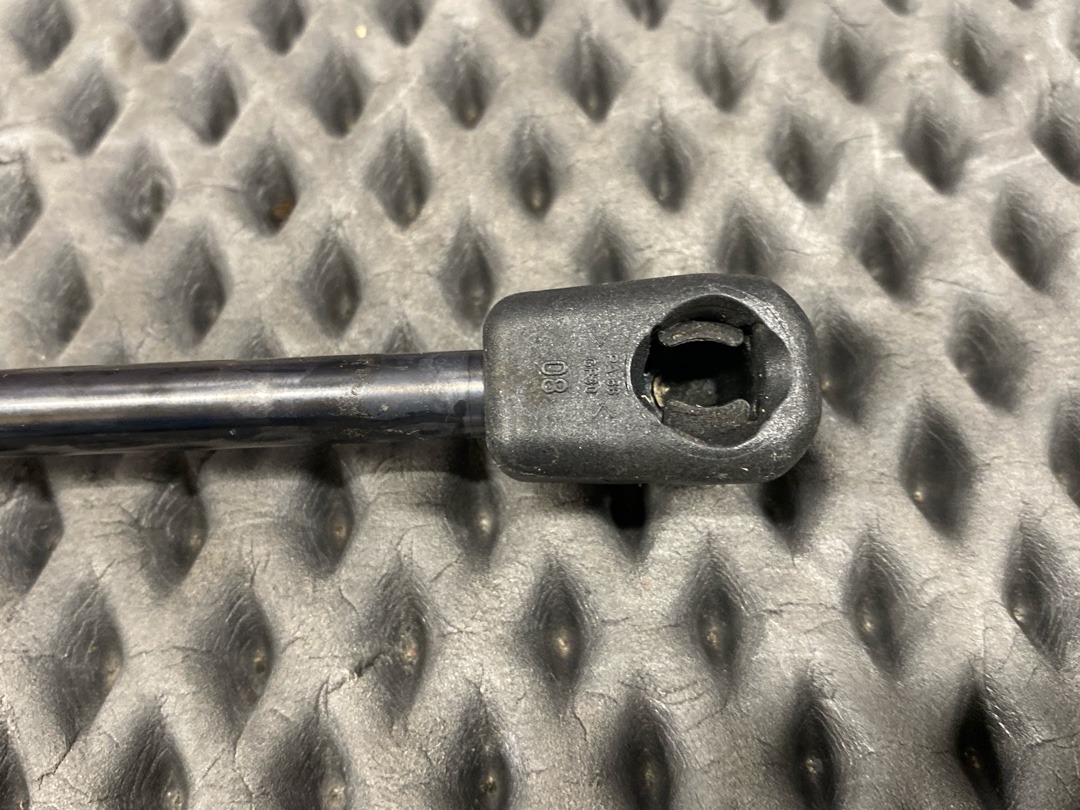 Амортизатор багажника, 870 рублей, Красноярск