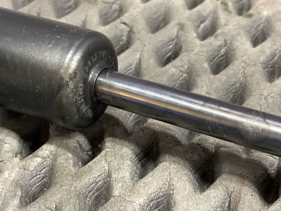 Амортизатор багажника, 870 рублей, Красноярск